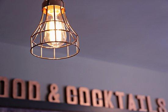 Henlys Bar & Restaurant